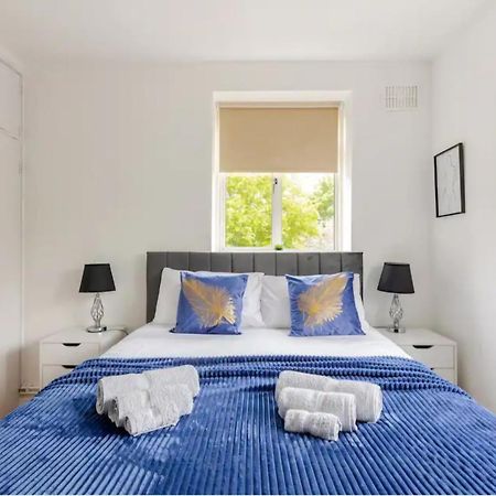 Spacious Two Bedroom Apartment In Battersea, Free Parking 런던 외부 사진