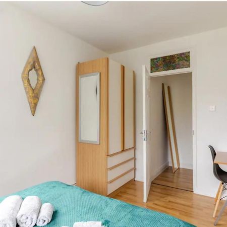Spacious Two Bedroom Apartment In Battersea, Free Parking 런던 외부 사진