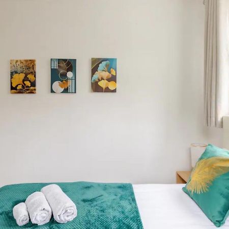 Spacious Two Bedroom Apartment In Battersea, Free Parking 런던 외부 사진