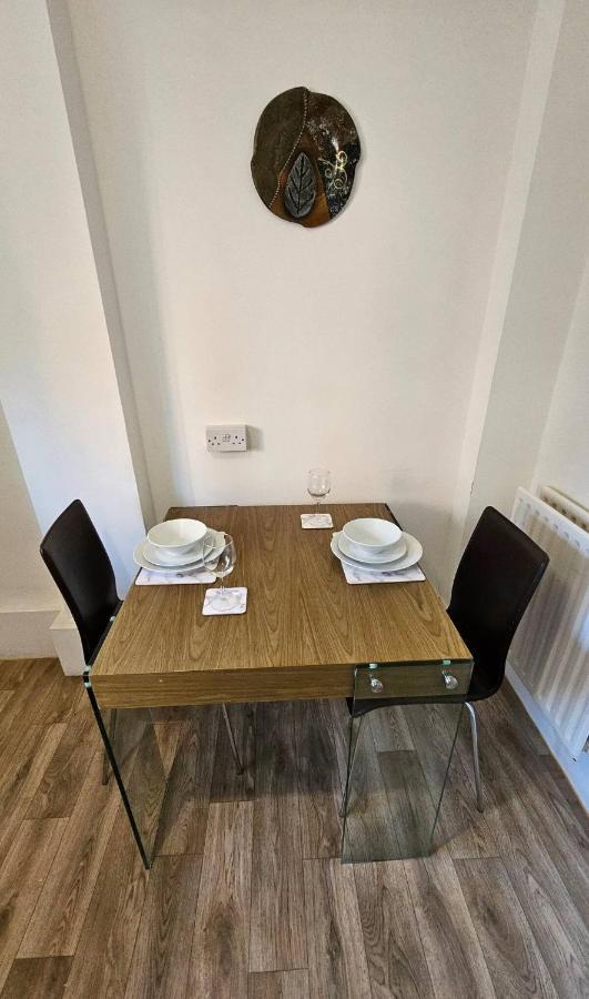 Spacious Two Bedroom Apartment In Battersea, Free Parking 런던 외부 사진