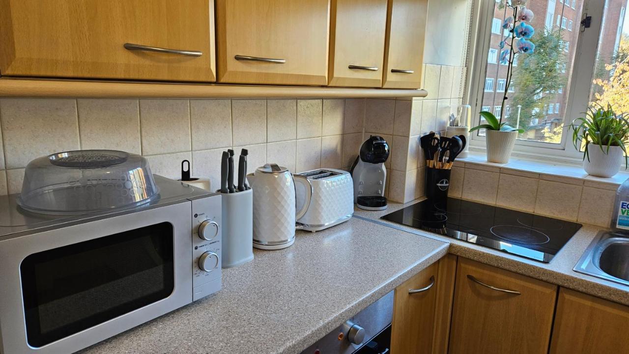 Spacious Two Bedroom Apartment In Battersea, Free Parking 런던 외부 사진