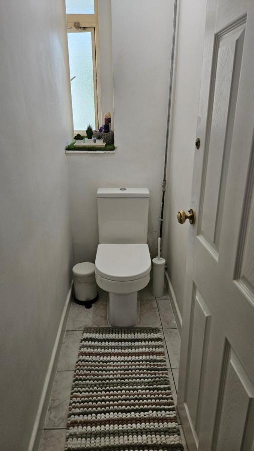 Spacious Two Bedroom Apartment In Battersea, Free Parking 런던 외부 사진