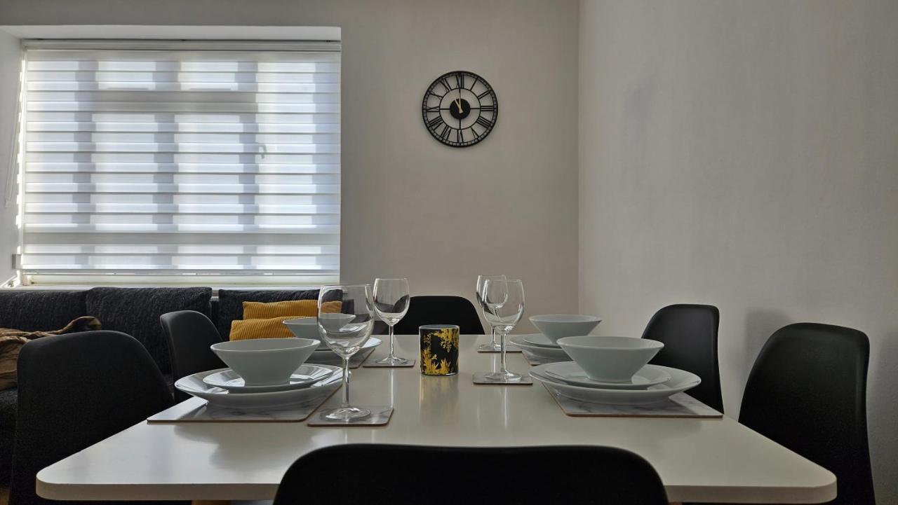 Spacious Two Bedroom Apartment In Battersea, Free Parking 런던 외부 사진