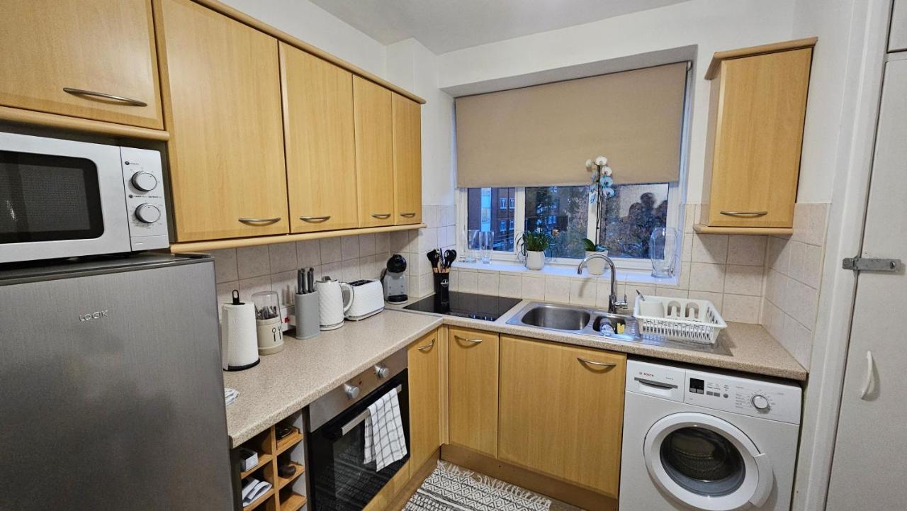 Spacious Two Bedroom Apartment In Battersea, Free Parking 런던 외부 사진