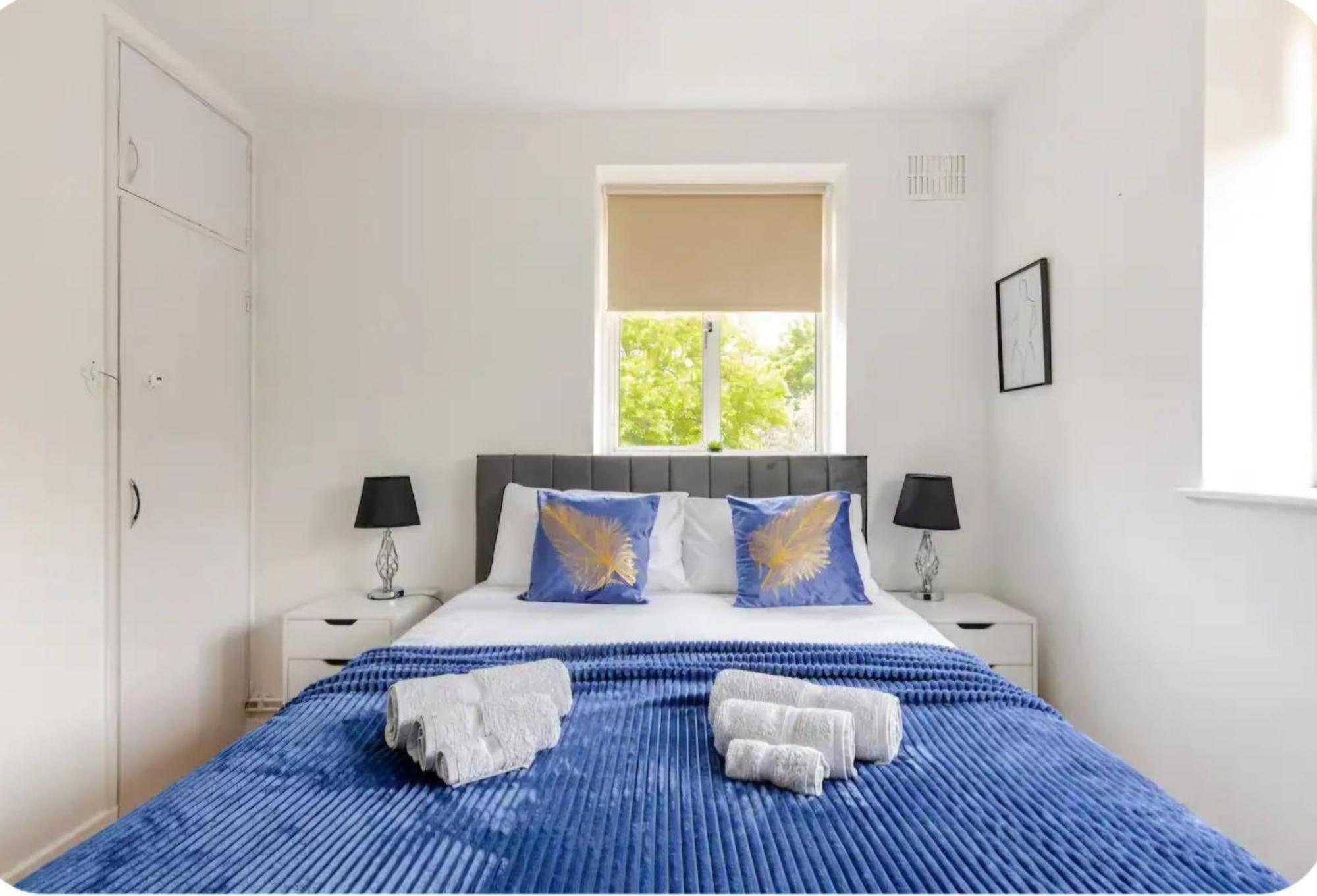 Spacious Two Bedroom Apartment In Battersea, Free Parking 런던 외부 사진