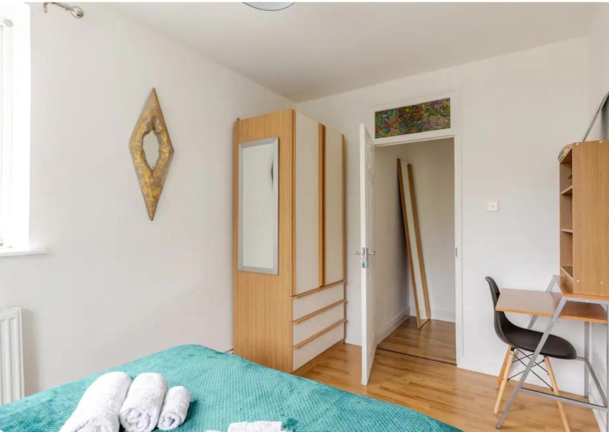 Spacious Two Bedroom Apartment In Battersea, Free Parking 런던 외부 사진