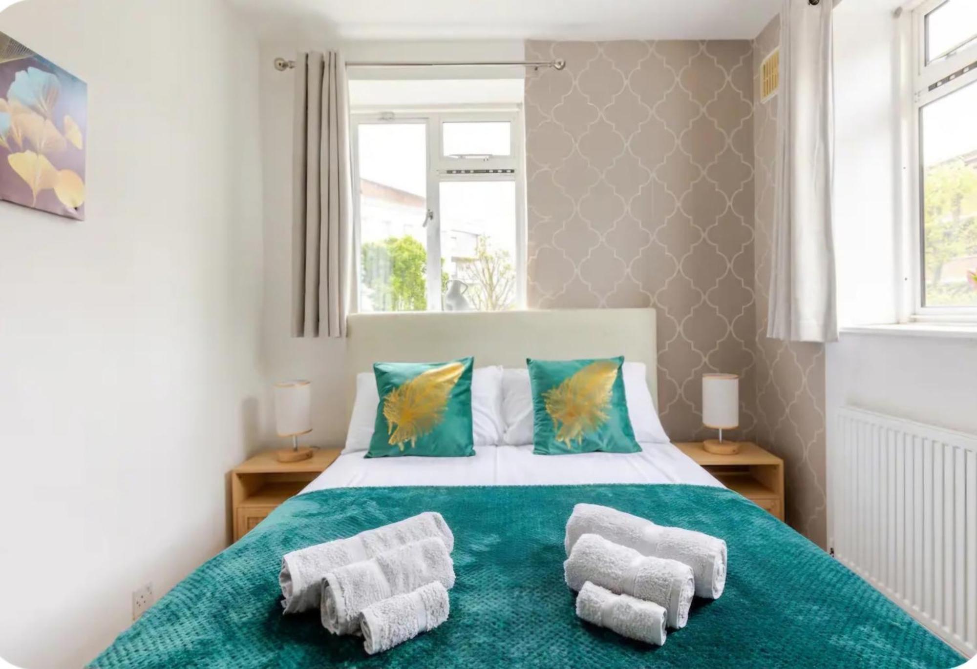 Spacious Two Bedroom Apartment In Battersea, Free Parking 런던 외부 사진
